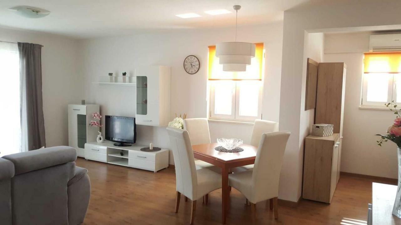 Cozy Apartment With Sea View คาชเตลา ภายนอก รูปภาพ